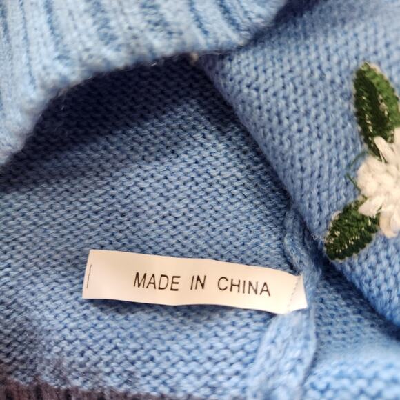 Sugar Thrillz Embroidered Cropped Knit Top Sleeveless Scoop Neck Blue Size Large - Picture 6 of 9